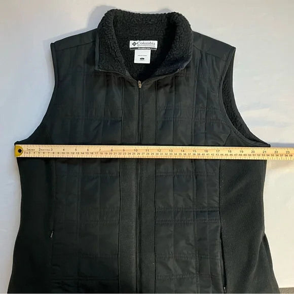 Columbia Women’s Black Sherpa Lined Full Zip Quilted Vest Front Zip pockets Sz L - Picture 6 of 9